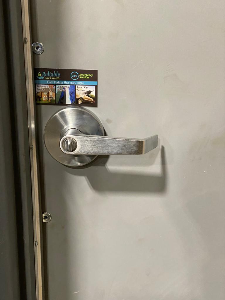 Commercial lock rekeyed by Reliable locksmith MN (10)