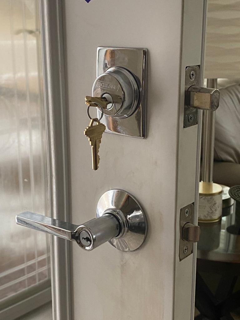 Residential lock door knob and deadbolt rekeyed by Reliable Locksmith MN (2)