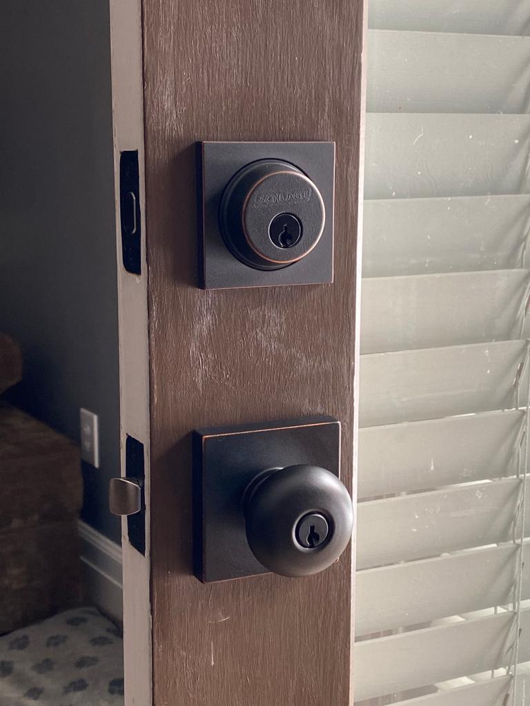 Residential lock door knob and deadbolt rekeyed by Reliable Locksmith MN (9)