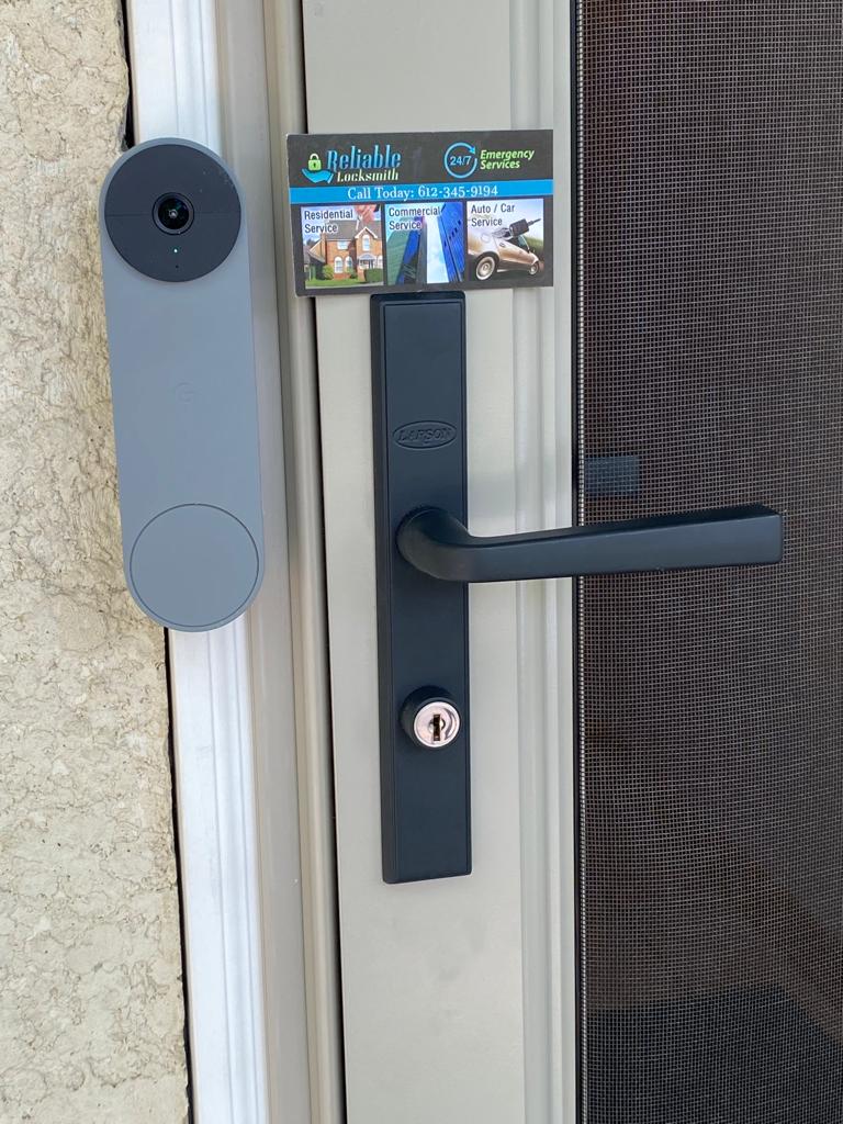 Larson handle installed by reliable locksmith