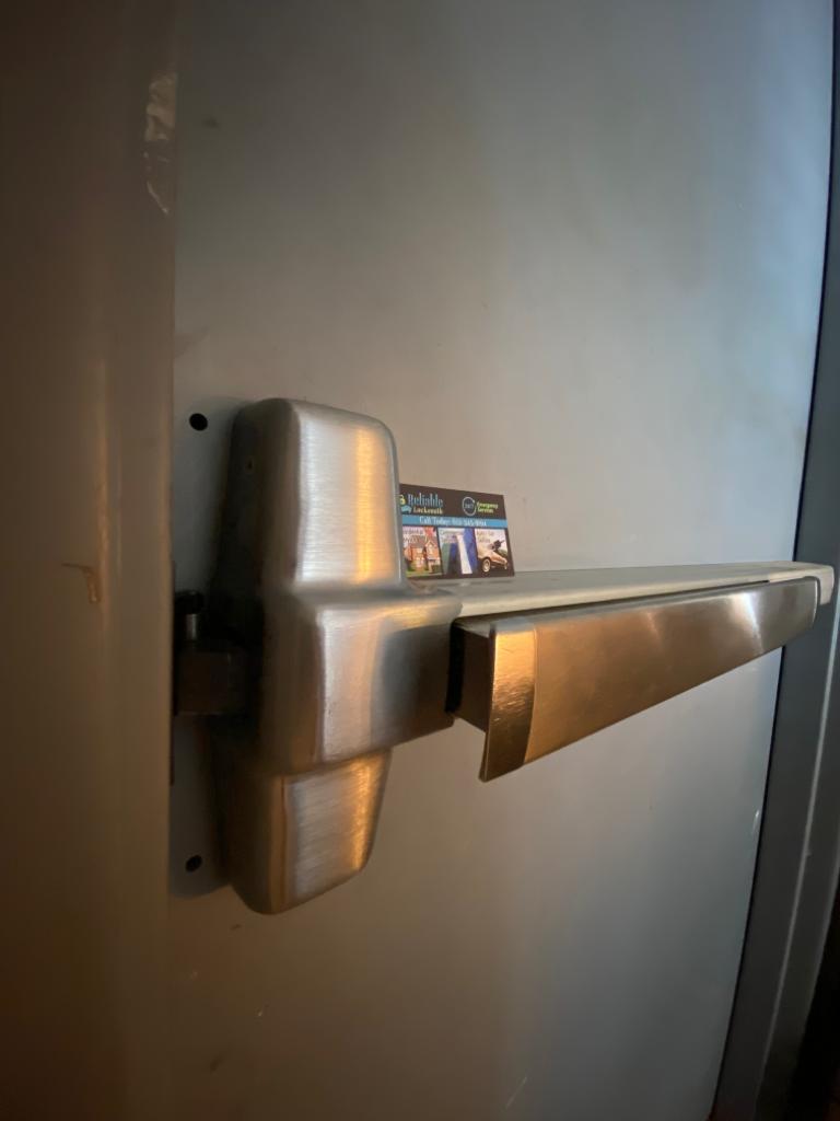 Commercial lock installed Reliable locksmith (2)