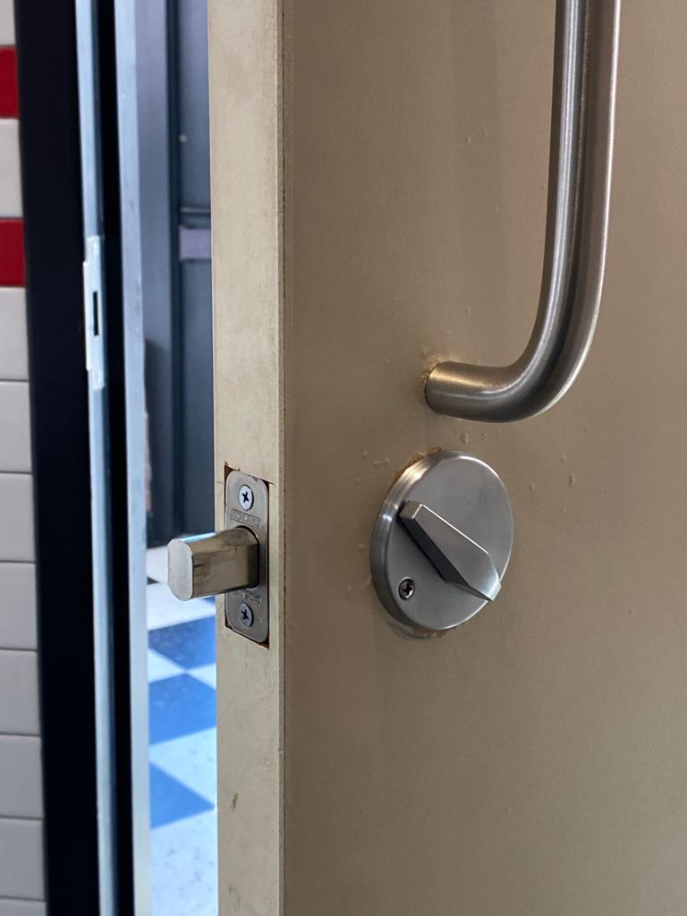 Commercial lock installed Reliable locksmith (4)