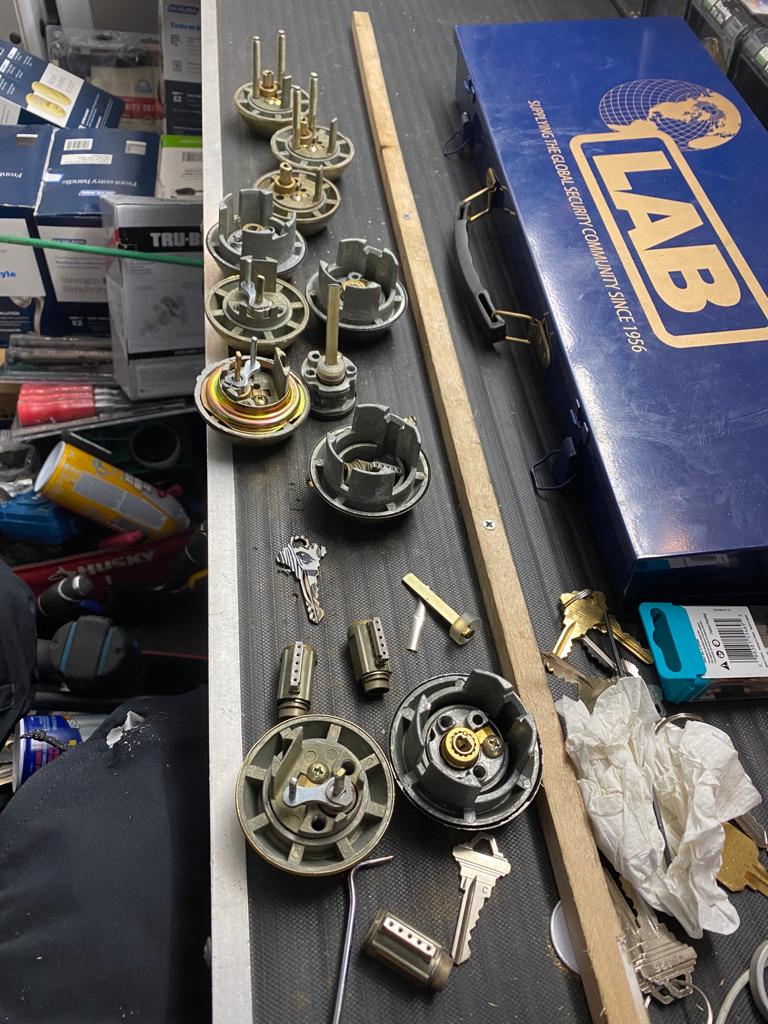 Locks changed services in (2)